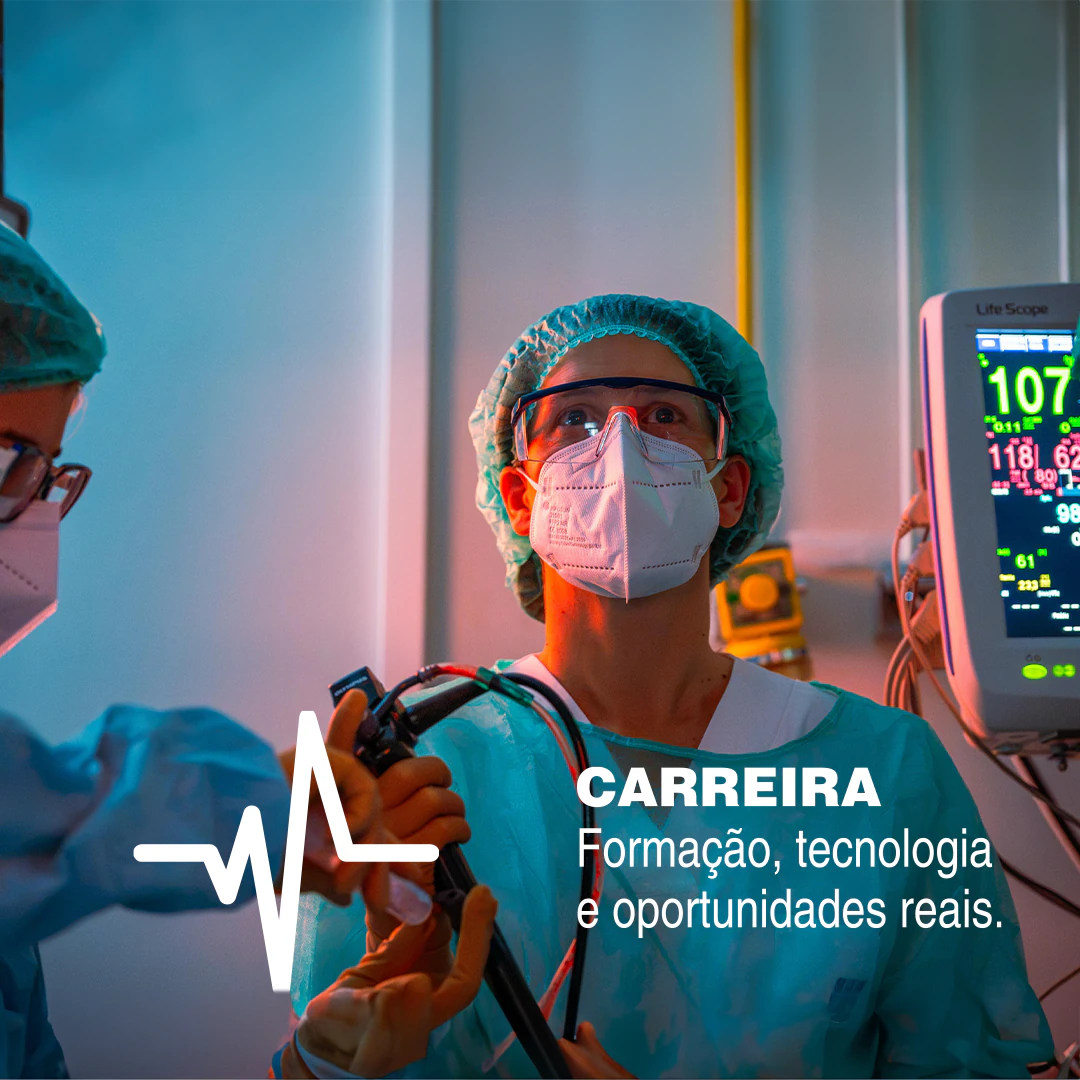 Médicos no bloco operatório, com o texto «Carreira. Formação, tecnologia e oportunidades reais.»